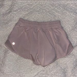 Lululemon 2.5 inch LR hotty hot shorts